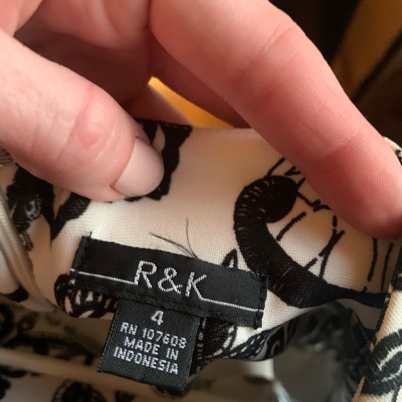 R&K Black/Ivory dress with lace design - Picture 3 of 5